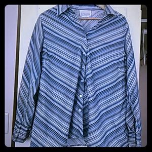 Maternity button down shirt size M by Oh! Mamma